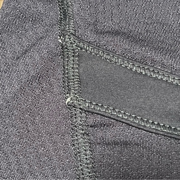 Lululemon Run Hills 1/2 Zip Gray Stripe Long Sleeve Pullover - Picture 14 of 14